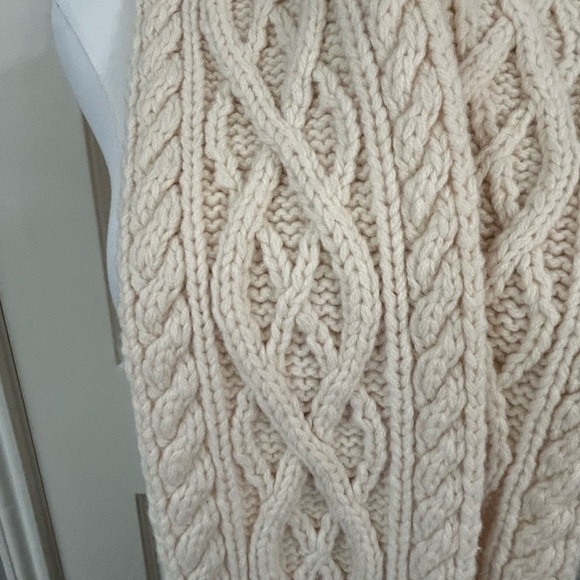 Gap Cable Knit 100% Lambs Wool Scarf 94 In Long - Picture 3 of 4